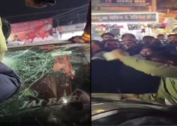 कार में बच्चे को लॉक कर शापिंग को निकले मां- बाप, भीड़ ने शीशा तोड़कर निकाला, VIDEO