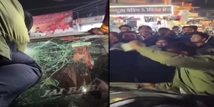 कार में बच्चे को लॉक कर शापिंग को निकले मां- बाप, भीड़ ने शीशा तोड़कर निकाला, VIDEO