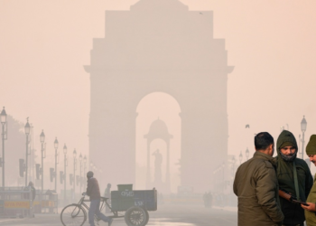 दिल्ली-NCR में अचानक छा गया कोहरा, सड़कों पर जीरो विजिबिलिटी, Fog-Smog के बीच ठंड भी प्रचंड