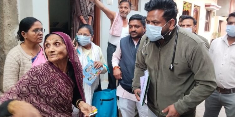 इंदौर जैसी आहट? खरगोन के मंडलेश्वर में मटमैले पानी से 14 लोग बीमार; उल्टी-दस्त और पेट में छालों की शिकायत