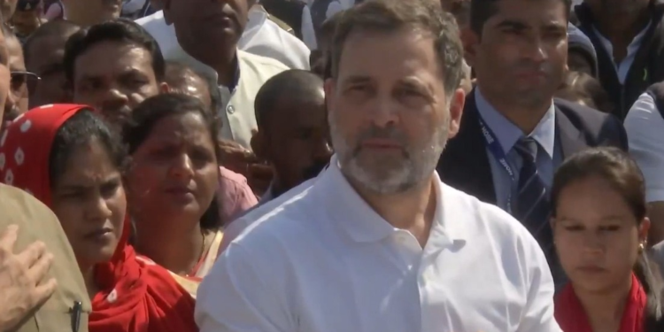 ‘सरकार की लापरवाही से हुआ…’, इंदौर में दूषित पानी के शिकार लोगों के परिवार से मिले राहुल