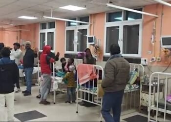 बिहार: मिड-डे मील बना जहर, खिचड़ी खाने के बाद 50 से अधिक बच्चे बीमार