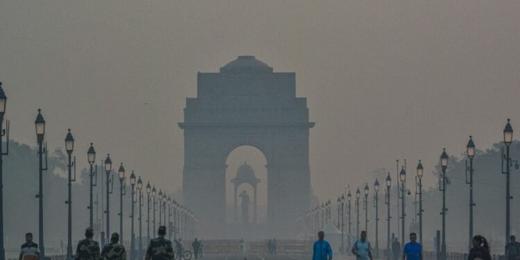 Dense Fog Alert: कल दिल्ली-NCR दिखेगा या नहीं? मौसम विभाग ने दिया ये अलर्ट