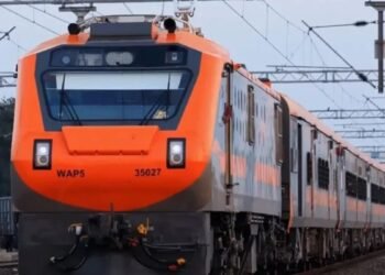 ओडिशा: हॉर्न के बावजूद नहीं हटा शराबी, ट्रैक पर बैठा रहा, अमृत भारत एक्सप्रेस को लगाना पड़ा इमरजेंसी ब्रेक