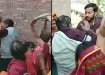 महिलाओं ने स्कूल में घुसकर टीचर को चप्पलों के पीटा, 5वीं की छात्रा से की थी छेड़छाड़