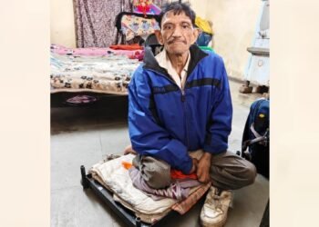 ‘चाचा भिखारी नहीं, साहूकार हैं… उधार दिया पैसा वसूलते हैं’, इंदौर में भीख मांगने वाले मांगीलाल के बचाव में उतरा भतीजा