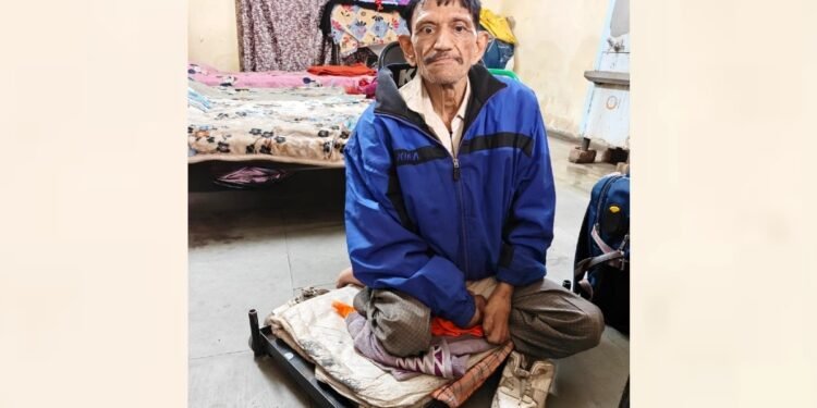 ‘चाचा भिखारी नहीं, साहूकार हैं… उधार दिया पैसा वसूलते हैं’, इंदौर में भीख मांगने वाले मांगीलाल के बचाव में उतरा भतीजा