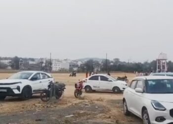 क्रिकेट ग्राउंड में सरकारी क्लर्क की बल्ले से पीटकर हत्या, पत्नी के कहने पर गए थे बीच-बचाव करने