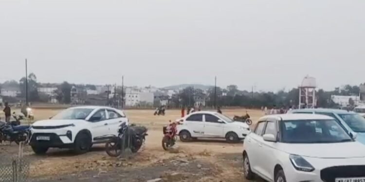 क्रिकेट ग्राउंड में सरकारी क्लर्क की बल्ले से पीटकर हत्या, पत्नी के कहने पर गए थे बीच-बचाव करने