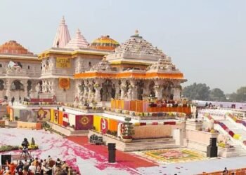 अयोध्या को मिली अनमोल विरासत… राम कथा म्यूजियम को भेंट की गई रामायण की 233 साल पुरानी पांडुलिपि