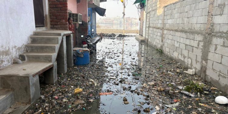 किराड़ी को मिलेगी ‘नरक’ से मुक्ति, ‘आजतक’ की खबर के बाद प्रवेश वर्मा का बड़ा वादा- एक साल में खत्म होगी समस्या