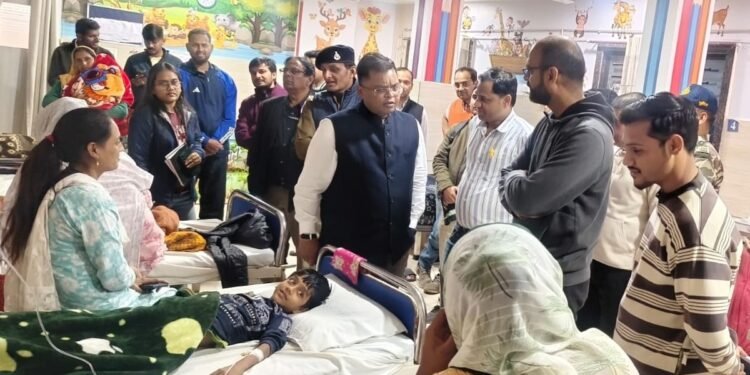 इंदौर के बाद महू में हड़कंप… दूषित पानी से 25 लोग बीमार; आधी रात को अस्पताल पहुंचे कलेक्टर