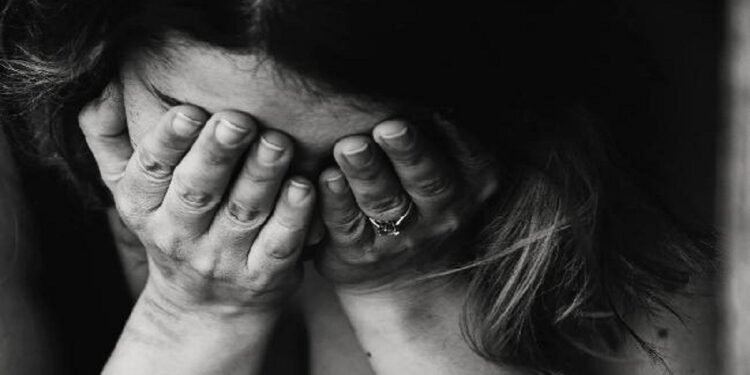 घर में अकेली थी 19 साल की बीमार साली, जीजा ने तोड़ी रिश्तों की सारी हदें… सास के आते ही फरार