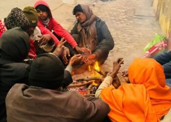 दिल्ली में और सताएगी ठंड, 27 जनवरी को हो सकती है बारिश, घने कोहरे का अलर्ट