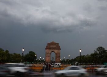 झमाझम बारिश और बर्फीली हवाओं का असर, दिल्ली वालों ने 3 महीने बाद ली साफ हवा में सांस