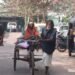 75 साल की उम्र और पहाड़ जैसा हौसला… लकवाग्रस्त पत्नी को रिक्शे पर बैठाकर 300 KM तक चला बुजुर्ग