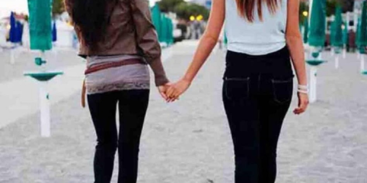 मुंगेर: भतीजी ने समलैंगिक संबंध बनाने से मना किया तो बुआ ने कर दी हत्या, पहले भी कई महिलाओं को बना चुकी है शिकार