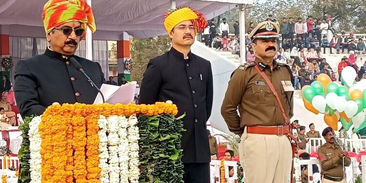SC के अल्टीमेटम के बीच मंत्री विजय शाह ने फहराया तिरंगा, कर्नल सोफिया कुरैशी विवाद के बावजूद बने चीफ गेस्ट