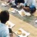 MP: थाली नहीं तो रद्दी कागजों पर परोस दिया हलवा-पूड़ी, गणतंत्र दिवस पर शर्मसार हुई शिक्षा व्यवस्था