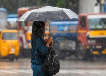 दिल्ली में रिकॉर्ड तोड़ बारिश!  जनवरी में 4 साल बाद सबसे ज्यादा बरसात…  बादल अभी छंटने वाले नहीं