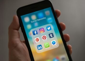 Reel और अश्लील वीडियो देखने वाले सरकारी कर्मचारी हो जाएं सावधान, बिहार सरकार ले लिया बड़ा फैसला