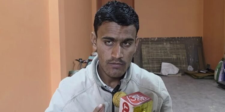 हौसले की उड़ान! दृष्टिहीन युवक मजबूत इरादों से बना पोस्ट मास्टर, जानिए शम्भूलाल की कहानी