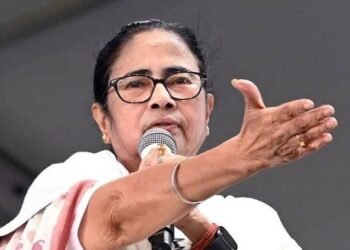 दिल्ली में SIR को लेकर टकराव, बंग भवन के पास दिल्ली पुलिस से भिड़ीं पश्चिम बंगाल की मुख्यमंत्री ममता बनर्जी