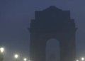 दिल्ली से लखनऊ तक कोहरे का कहर…. विजिबिलिटी 50 मीटर तक, AQI से सुबह-सुबह धुंध और स्मॉग की चादर