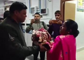 बिहार: नर्स बोली ऑपरेशन से बेटा हुआ है, नसबंदी कर दें, कुछ देर बाद कपड़े में लपेटकर स्वास्थ्य कर्मियों ने कही ये बात, मचा हंगामा