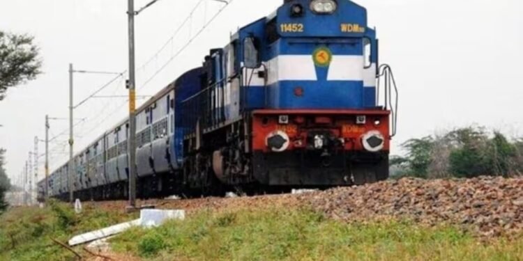 होली पर घर जाने वालों के लिए रेलवे का बड़ा तोहफा राहत, 1 मार्च से 22 मार्च तक चलेंगी 285 स्पेशल ट्रेनें