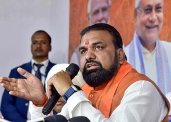 बिहार में अश्लीलता पर ‘हंटर’! सार्वजनिक जगहों पर अश्लील गाने बजाने पर होगी FIR