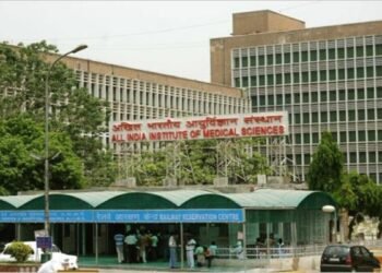 AIIMS के डॉक्टरों ने 14 महीने की बच्ची को दिया जीवनदान, खाने की नली में फंसा था स्प्रिंग