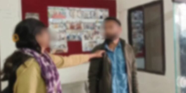 ‘मुझे बर्बाद करेगा? चल तू आजा…’, प्रेमी का गिरेबान पकड़ पुलिस कंट्रोल रूम में खींच लाई युवती