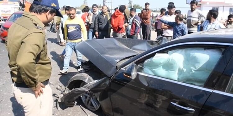 MP के रीवा में भीषण सड़क हादसा… तेज रफ्तार ऑडी ने बाप-बेटे समेत तीन को कुचला, मौत