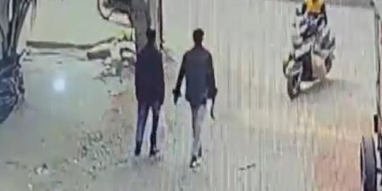 बिहार: 17 सेकेंड में 10 बार तेज हथियार से वार, भांजे ने मामा को दिनदहाड़े उतारा मौत के घाट