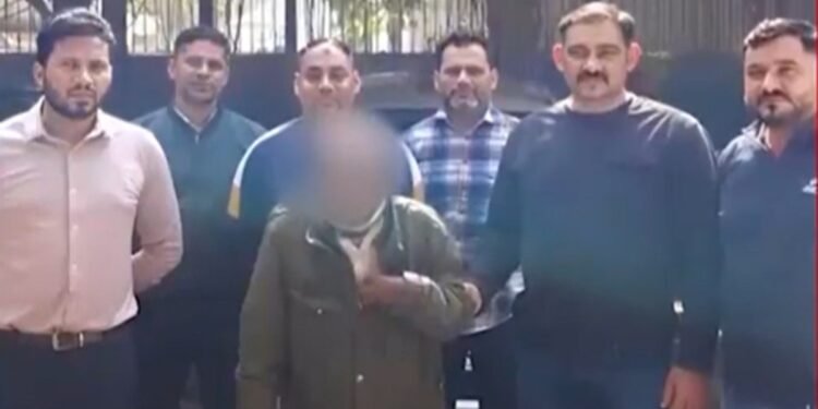 पिछले साल डबल मर्डर, इस साल ट्रिपल…, दिल्ली के इस ‘तांत्रिक’ ने पहले भी लोगों को खिलाए हैं जहरीले लड्डू