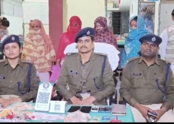 Bihar: मंदिर के पास झोपड़ी में चल रहा था गंदा खेल, 4 महिलाएं और दो दलाल गिरफ्तार