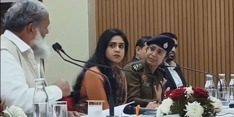 ‘पावर नहीं तो यहां से उठ जाओ’, सस्पेंशन से इनकार करने पर SP पर भड़के अनिल विज