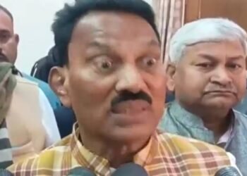 ‘आप प्रभारी मंत्री को निर्देश न दें…’, ग्वालियर की सड़कों पर सवाल पूछा तो बिफरे मिनिस्टर तुलसी सिलावट, पत्रकारों को दी नसीहत