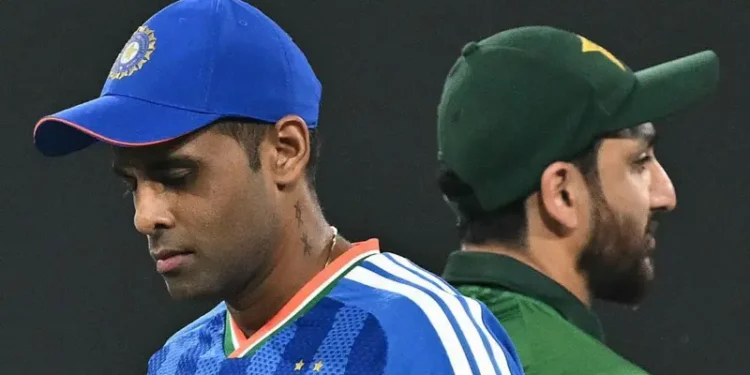 भारत-पाकिस्तान मैच में ‘नो हैंडशेक’ पॉलिसी जारी, टॉस के समय भी नहीं मिलाए हाथ