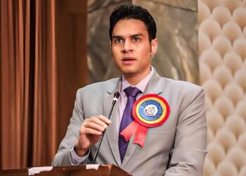 पहले IPS, फिर IAS और अब तीन शादियां… यूपी से एमपी तक चर्चित इस अफसर की कहानी