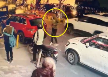 रोहतक में बीच सड़क चलीं 30 गोलियां, बदमाश दिनेश गोगा की हत्या- Video