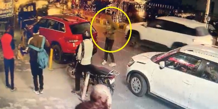 रोहतक में बीच सड़क चलीं 30 गोलियां, बदमाश दिनेश गोगा की हत्या- Video