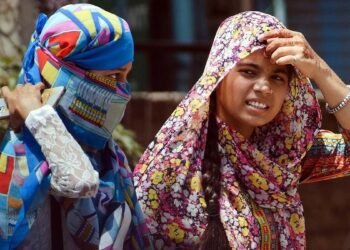 गर्मी ने दिखाए तेवर, दिल्ली में सामान्य से अधिक पारा, बारिश को लेकर आया ये अपडेट