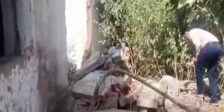 MP: सरकारी स्कूल की जर्जर दीवार गिरने से 5वीं के छात्र की मौत, खदान की ब्लास्टिंग ने खोखली की इमारत, मां का इकलौता सहारा छिना