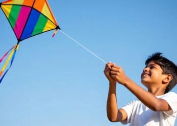 पतंग उड़ाते-उड़ाते मौत! दो मंजिला छत से गिरा 14 वर्षीय मासूम, 4 दिन बाद अस्पताल में तोड़ा दम