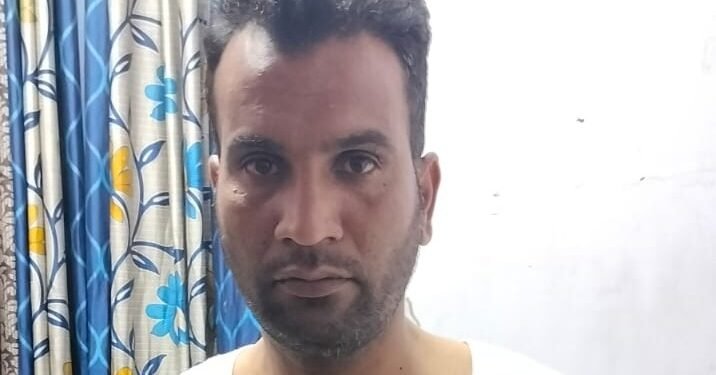 लाल किले के पास फर्जी NIA अफसर बनकर घूम रहा था युवक, पुलिस ने पुलवामा के मुदस्सिर को पकड़ा