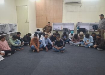 सोनीपत के बंद फैक्ट्री में चल रहे फर्जी कॉल सेंटर का भंडाफोड़, 24 गिरफ्तार