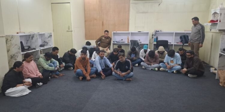 सोनीपत के बंद फैक्ट्री में चल रहे फर्जी कॉल सेंटर का भंडाफोड़, 24 गिरफ्तार