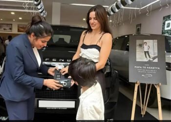 हार्दिक पांड्या ने बेटे अगस्त्य को गिफ्ट की लग्ज़री लैंड रोवर डिफेंडर